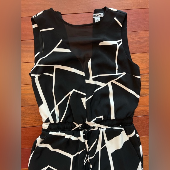 Dkny Jumpsuit Black and White Geometric EUC Size 0 - Picture 7 of 7